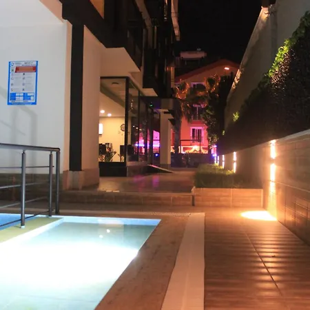 Aparthotel Retro Star *