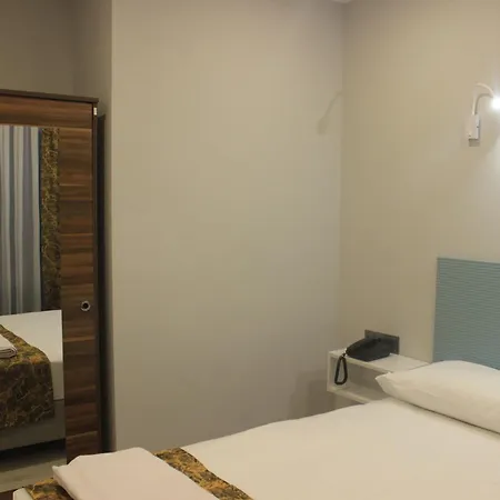 Retro Star Aparthotel *