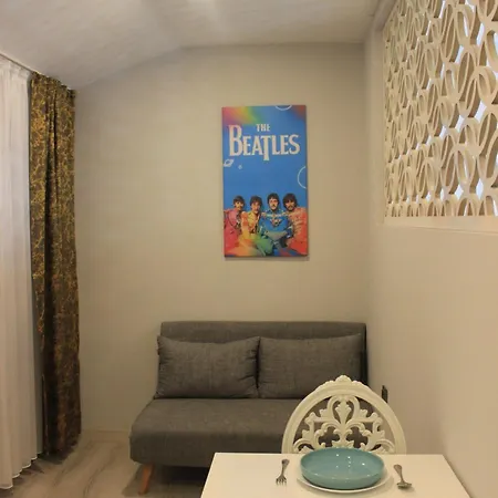 Retro Star Aparthotel